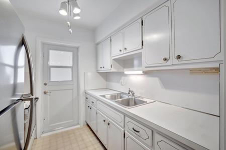 2121 NE 42nd Ct