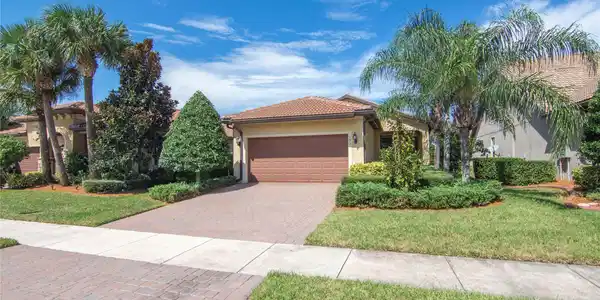 193 SE Courances Dr
