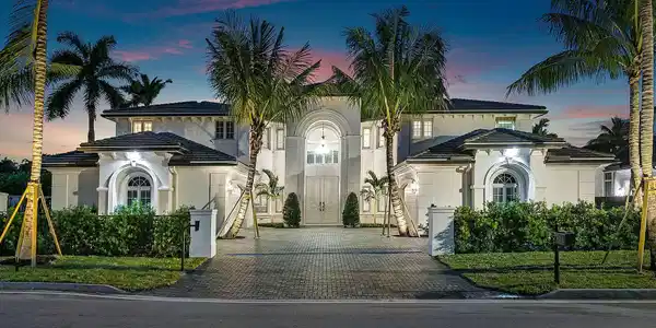 121 Royal Palm Way