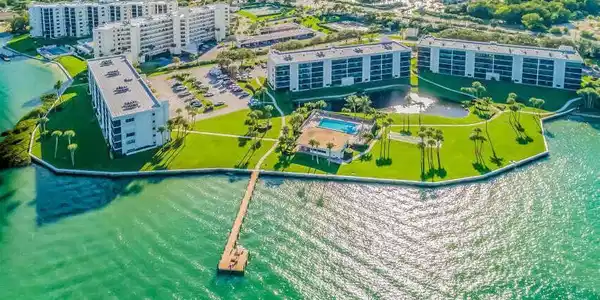 200 Intracoastal Place