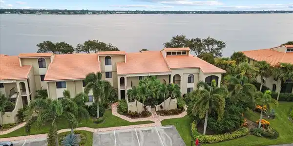 2562 NW Seagrass Drive
