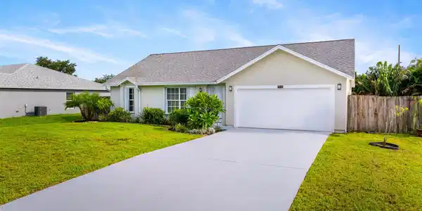 250 SW Airview Avenue