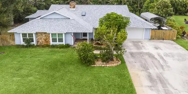 3246 NE Kapok Court NE