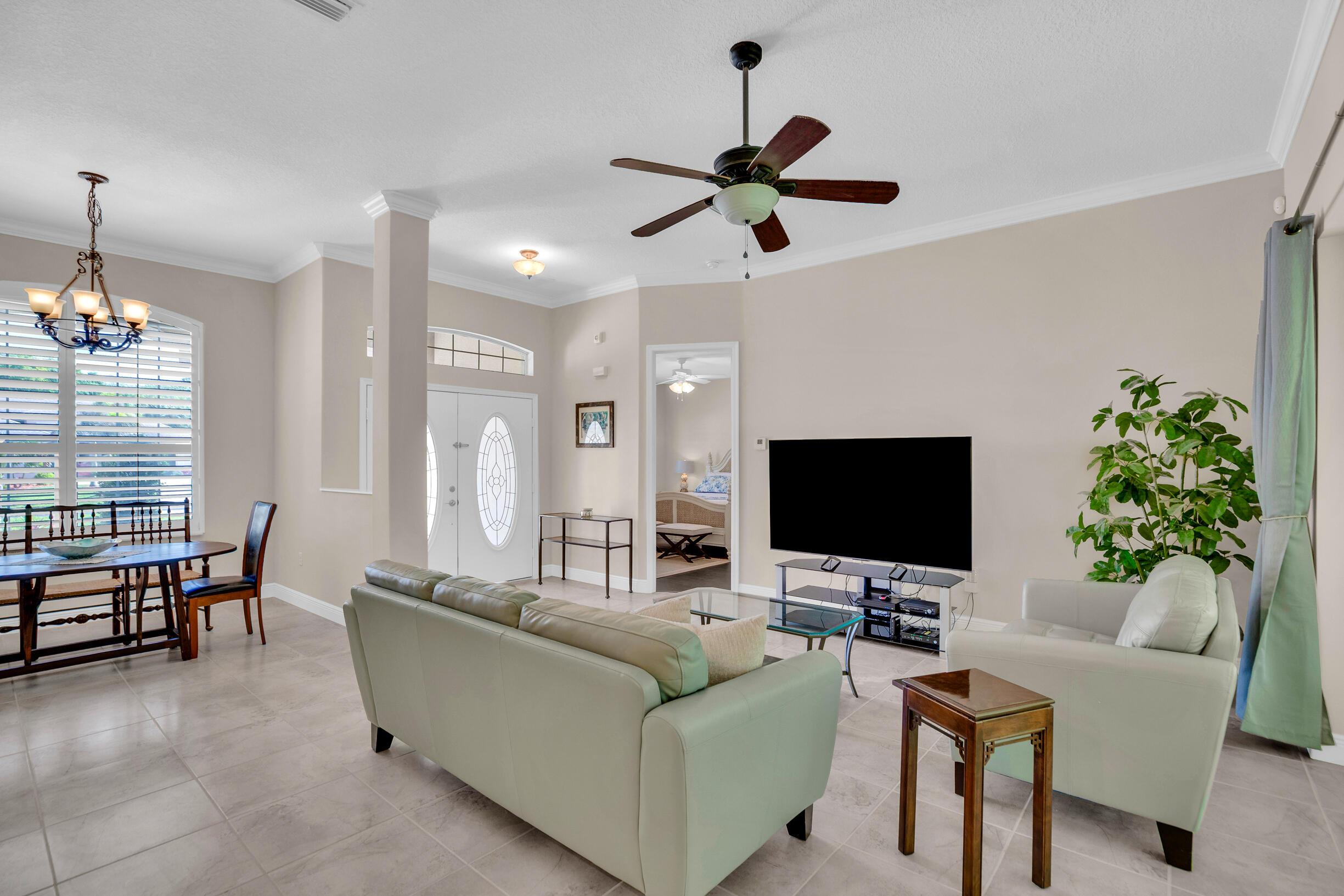 Image 4: Living Room and Dining