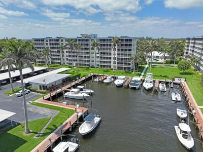 1 Harbourside Dr