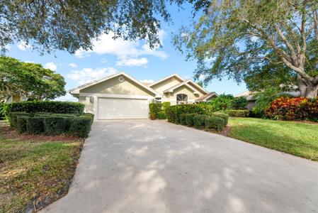 1009 SW Lighthouse Drive