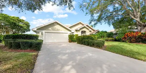 1009 SW Lighthouse Drive