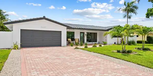 4440 NE 27th Ter