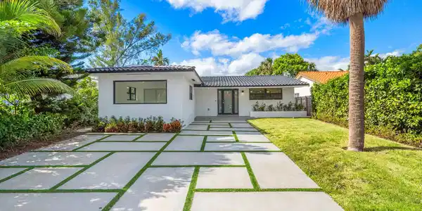 9232 Byron Ave