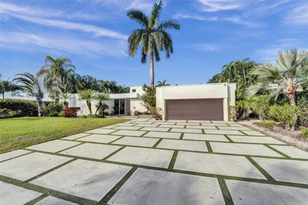 2817 NE 20th Ct