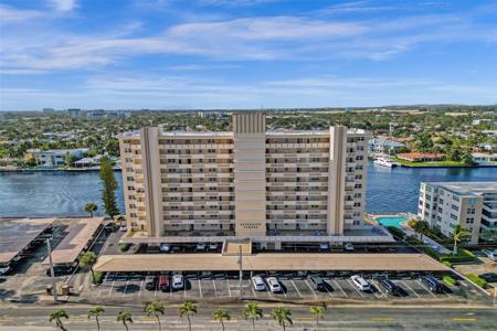 303 N Riverside Dr