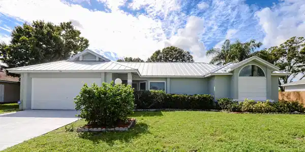 156 SW Glenwood Drive
