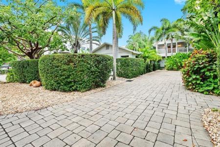619 NE 13th Ave