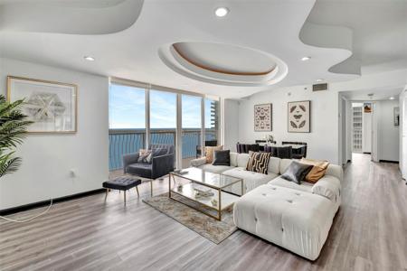 1200 Brickell Bay Dr