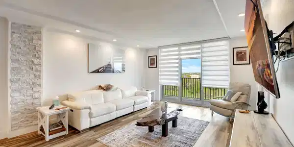 2121 N Ocean Boulevard