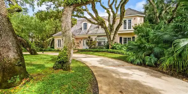 1086 Winding River Road