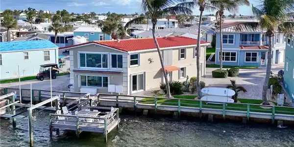4 Nettles Boulevard