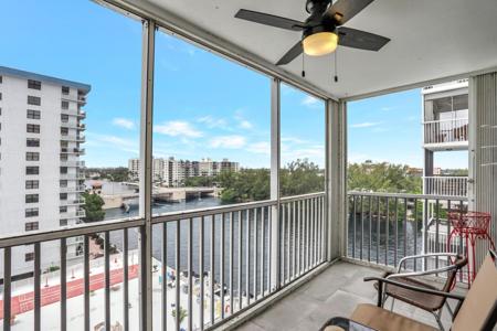 1505 N Riverside Drive