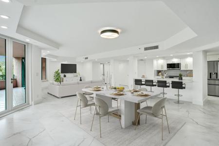100 SE 5th Avenue