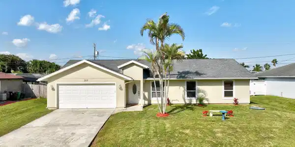 311 SE Navy Avenue