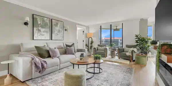 Image 3: Living Room