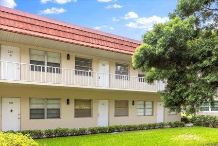 9 Vista Palm Ln