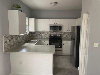 359 NE 27th Ter