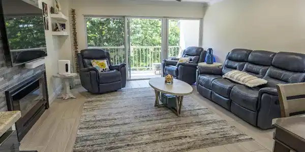 1021 Hillsboro Mile