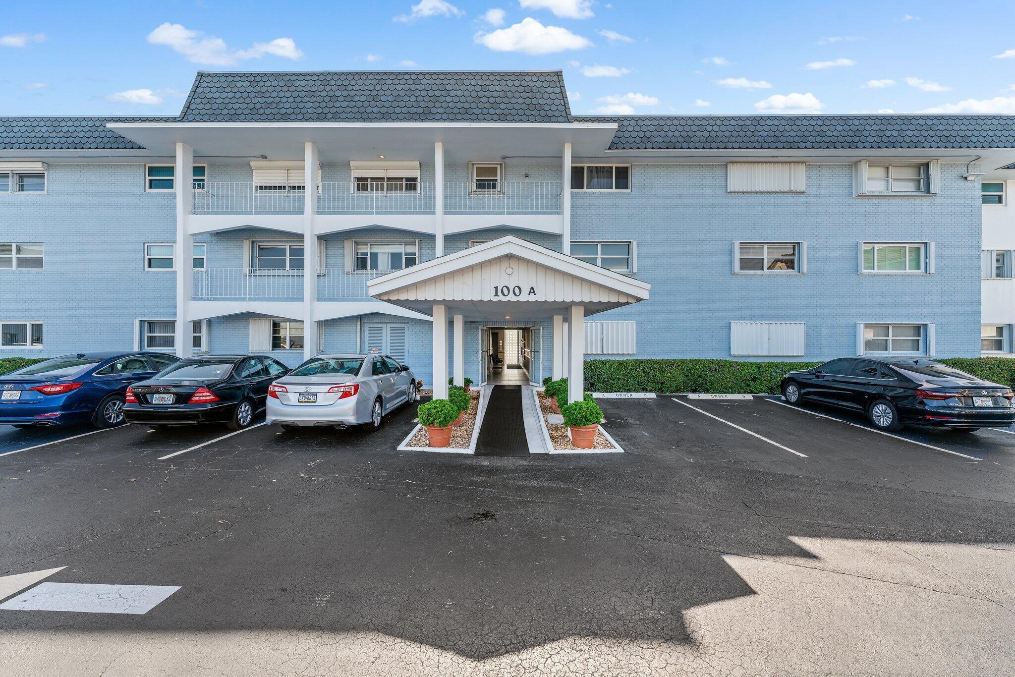 Image 3: 002-100ShoreCt-105-NorthPalmBeach-SMALL