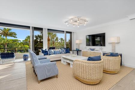 120 Sunset Avenue W