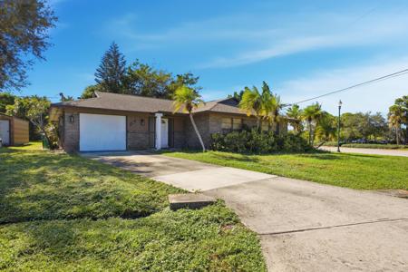 1102 SE Petunia Avenue