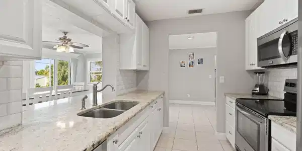 Image 2: 22-web-or-mls-DSC01459