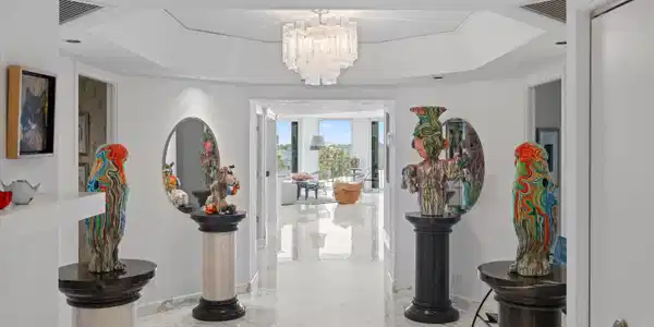 Image 2: Entry