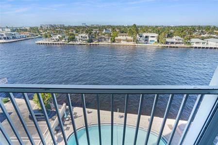 299 N Riverside Dr