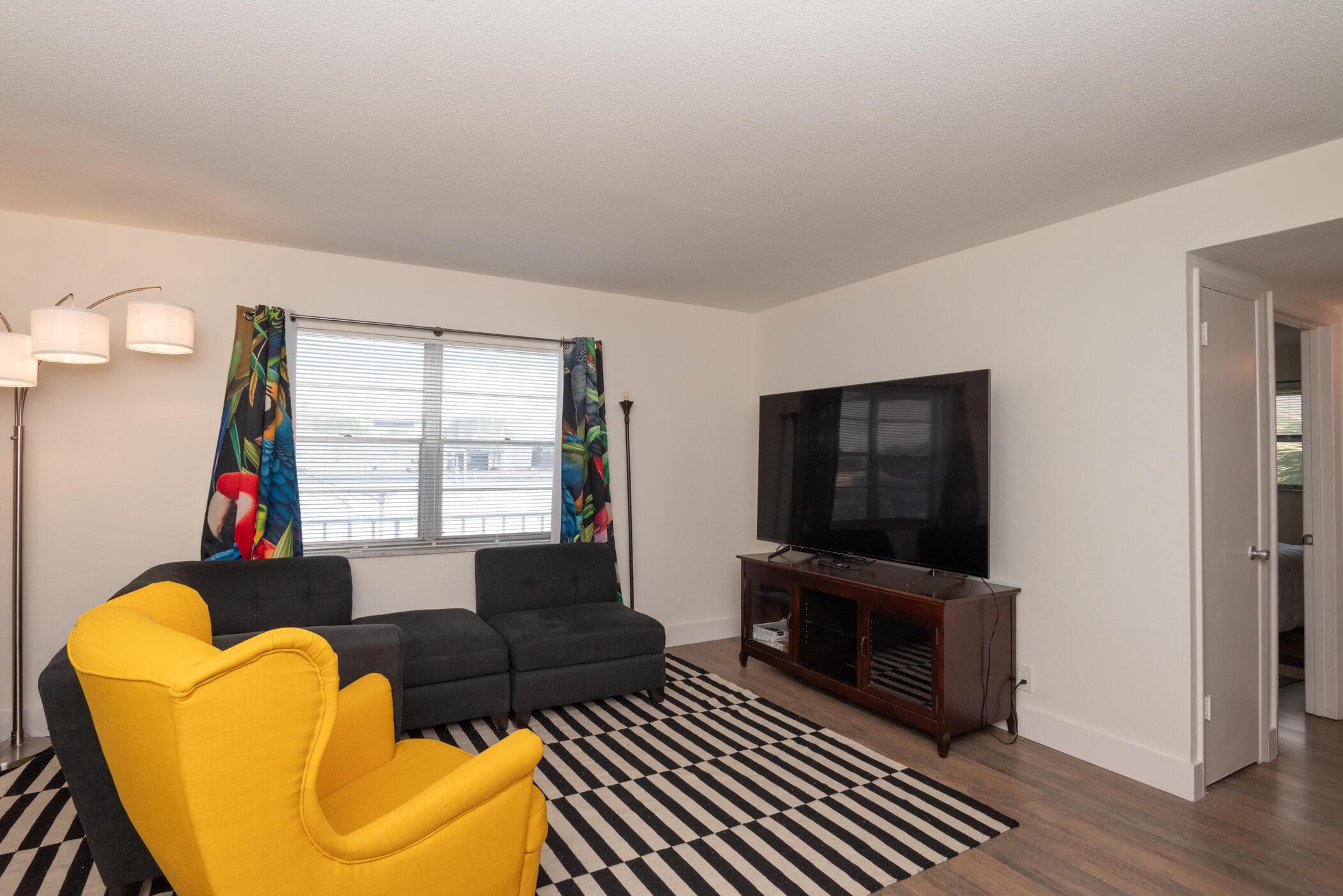 Image 3: &copy; Clark-401 North J Street -004