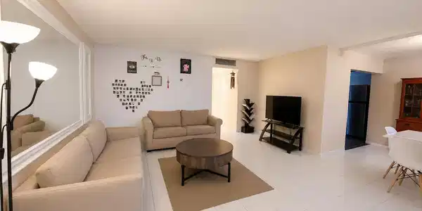 Image 3: 5203 NE 24 Terr, chat living and dining