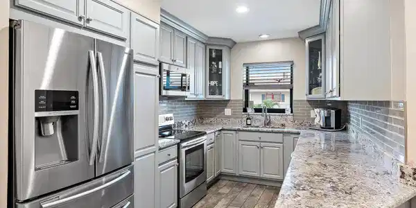 Image 2: 755 Saturn St e203-9