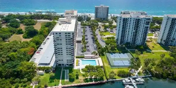 2121 N Ocean Boulevard