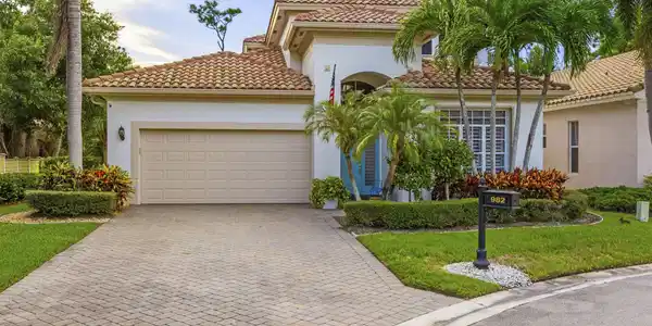 982 SW Palm Cove Drive
