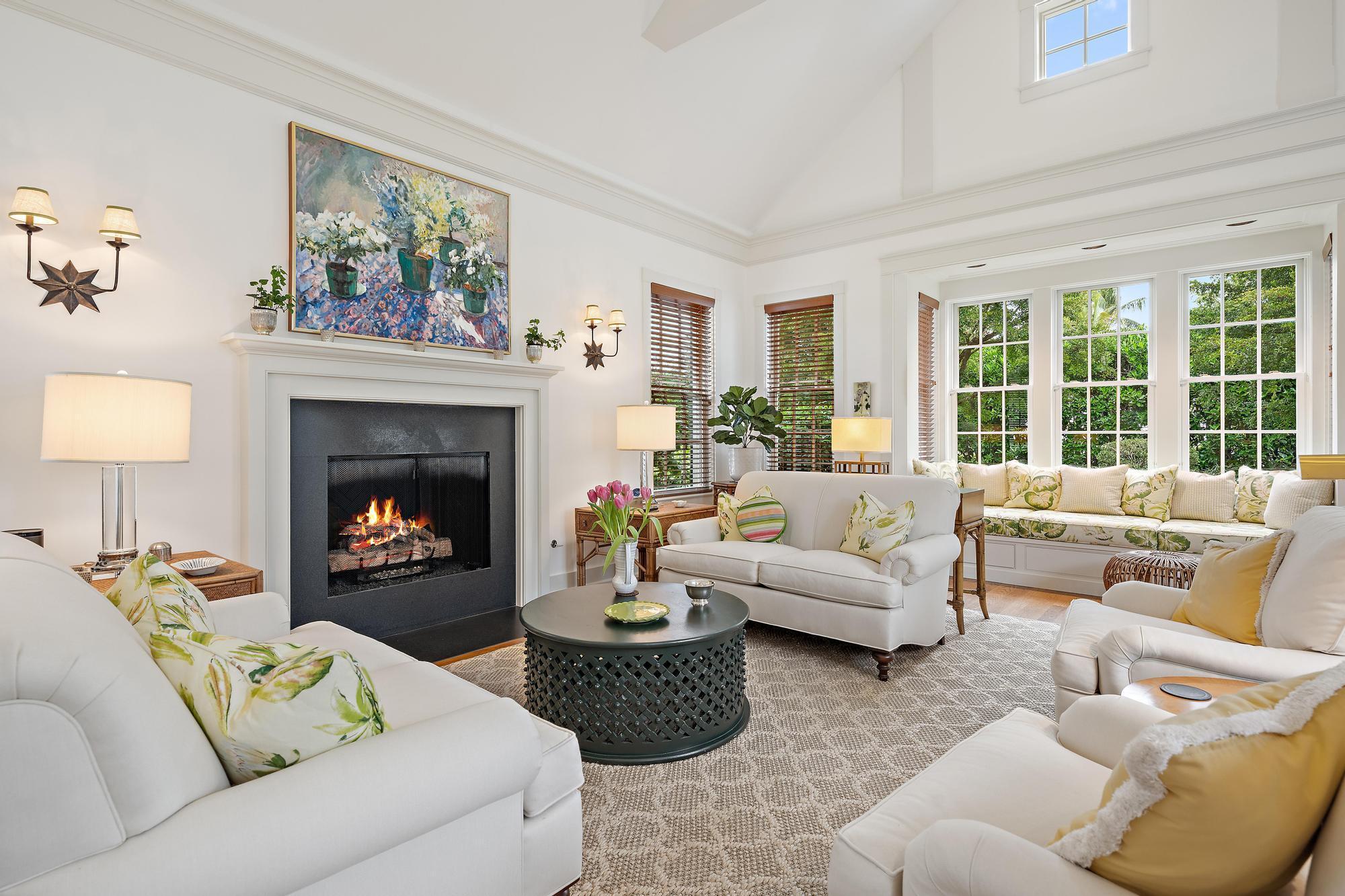 Image 3: Living Room