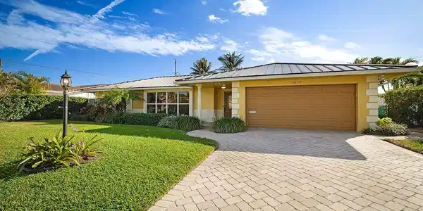 2830 NE 40th Ct