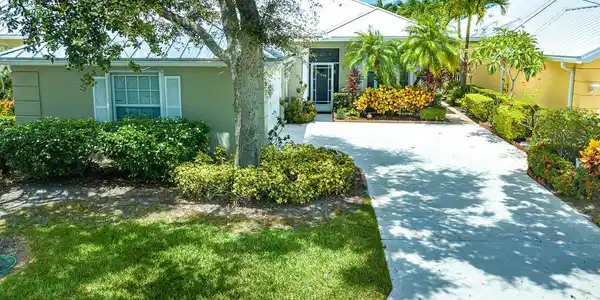 1921 SW York Lane