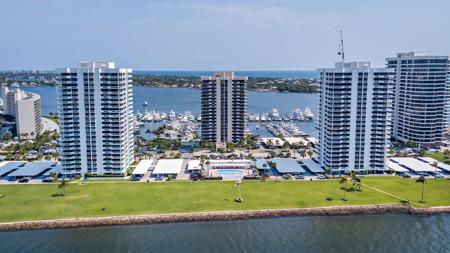 115 Lakeshore Drive