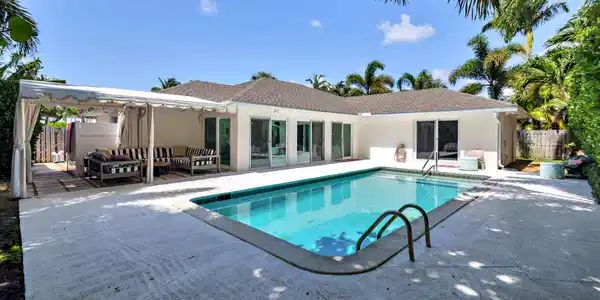 Image 3: Pool