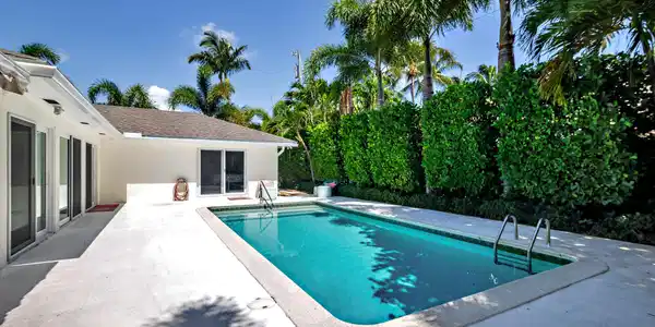 Image 4: Pool
