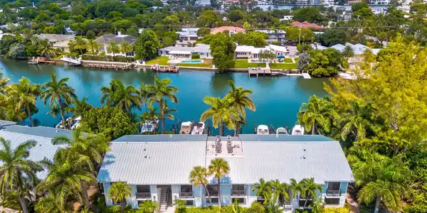 Image 2: parking in front, intracoastal in back
