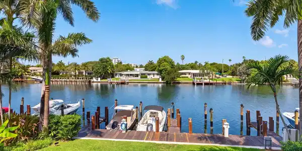 Image 3: back area on intracoastal