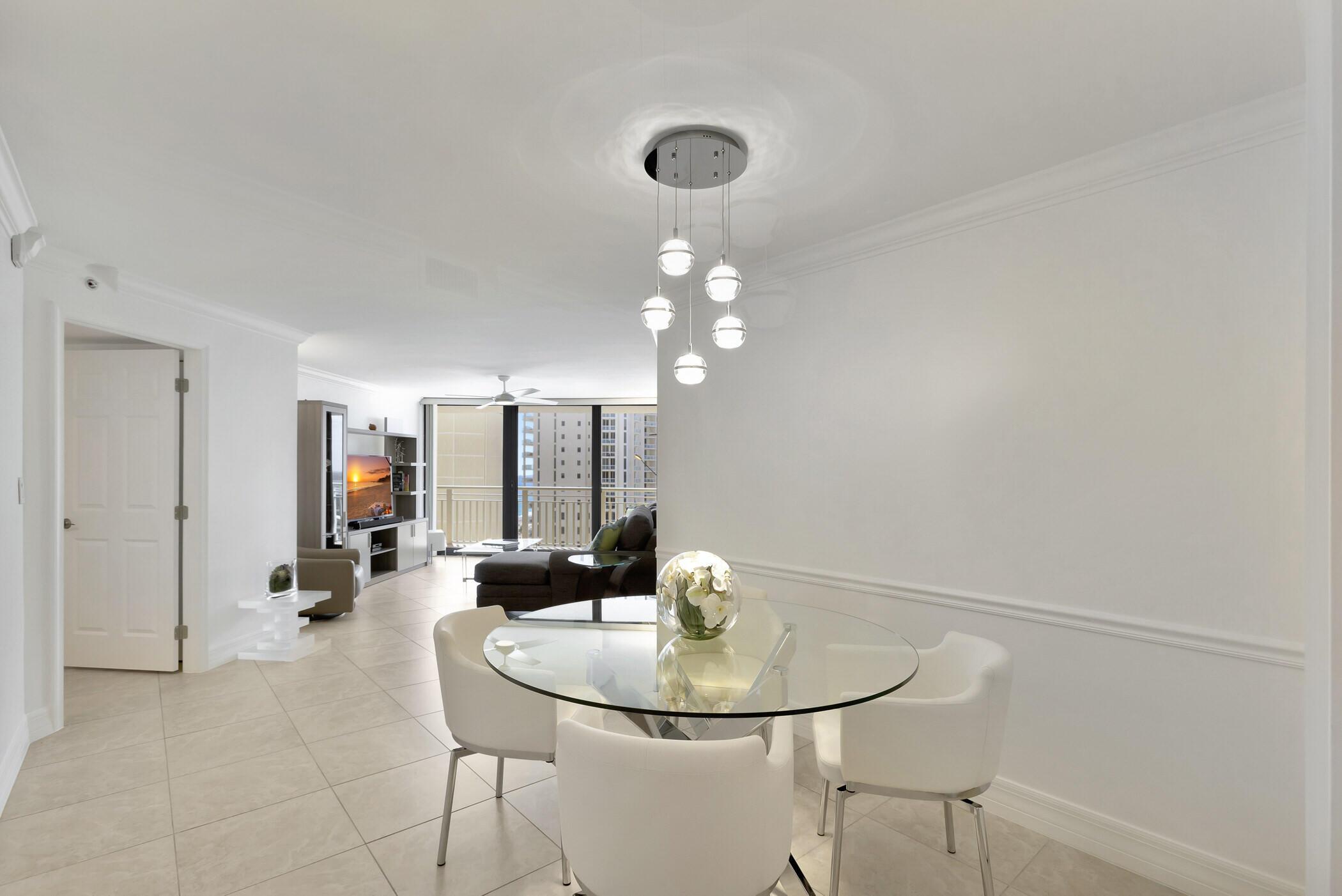 Image 4: Dining Area