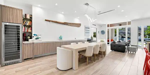 Image 2: 7-web-or-mls-121-s-gordon-rd