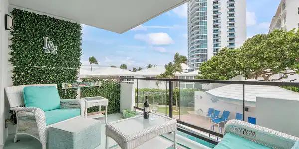 Image 3: Balcony